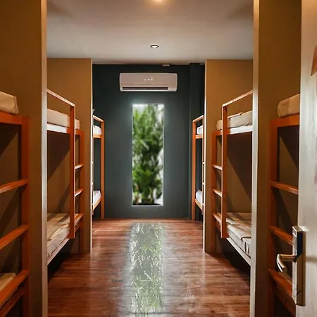 Hq Hostel (Adults Only)
